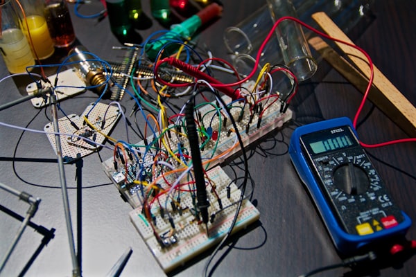 Instrumento de medición electrónica con multímetro