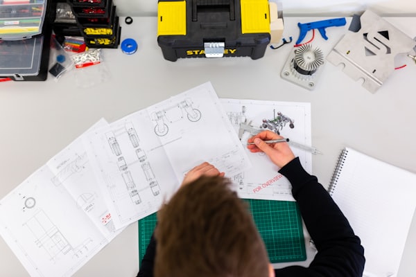 Planos técnicos de ingeniería con calibre